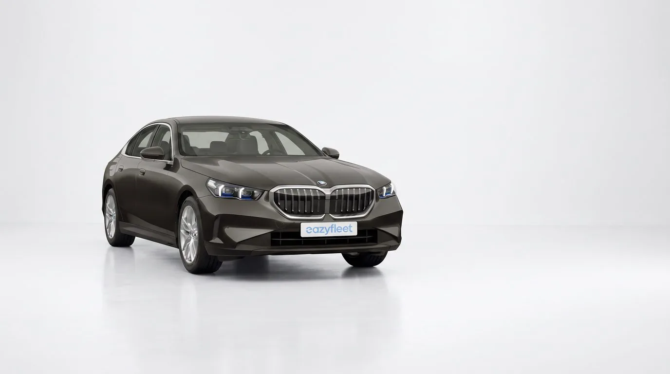 BMW 540d xDrive Limousine, Nahaufnahme der BMW Niere mit Iconic Glow und adaptiven LED-Scheinwerfern, Dienstwagen im Abo bei Eazyfleet