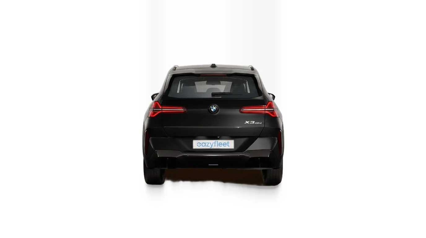 BMW X3 xDrive40d in Saphirschwarz metallic in der Heckansicht mit LED-Rückleuchten, Firmenwagen-Abo