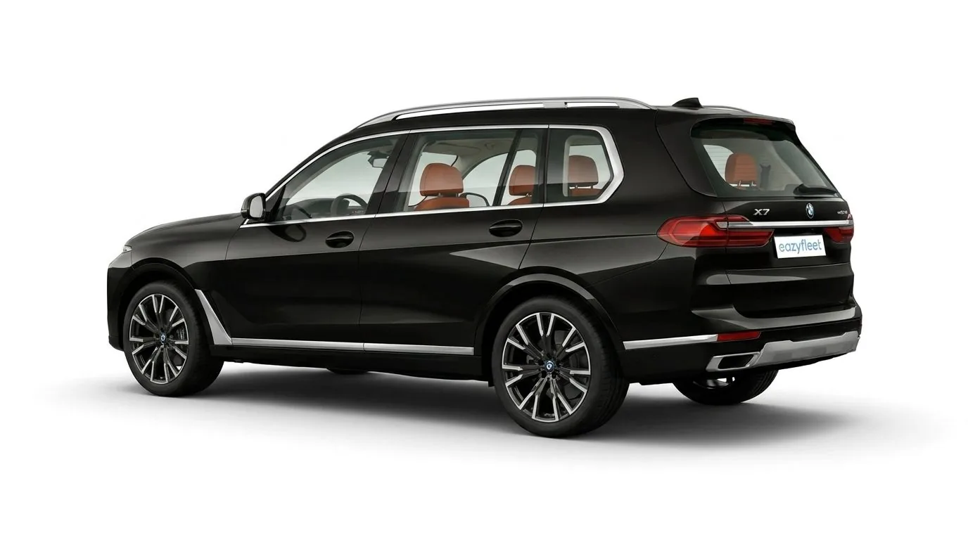 BMW X7 xDrive40d Heckansicht schräg mit X7-Schriftzug an der Heckklappe, Dienstwagen im Abo bei Eazyfleet