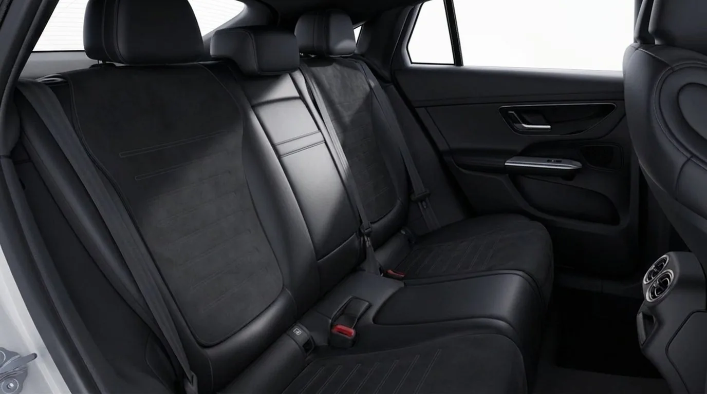 Rücksitzbank des Mercedes GLC 220 d 4MATIC Coupé mit schwarzer Innenausstattung